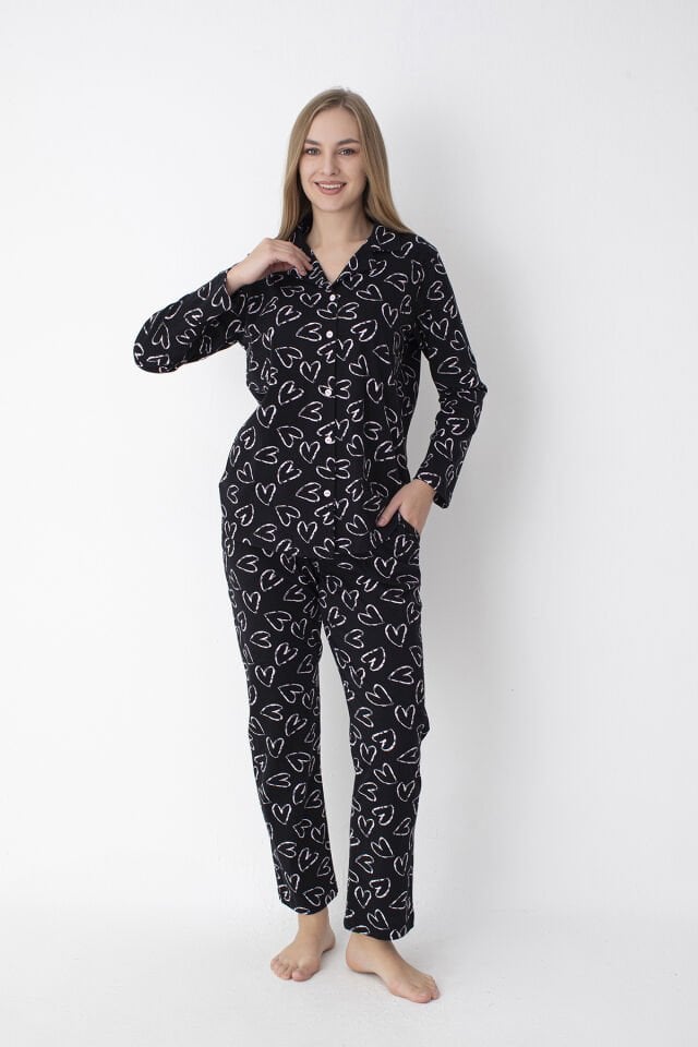 Pembe Kalp Desenli Siyah Önden Düğmeli Gömlek Yaka %100 Pamuk Pijama Takımı – Rahat & Şık Ev Giyimi
