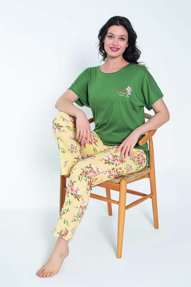 Yeşil Çiçek Desenli Kısa Kollu %100 Pamuk Pijama Takımı – Rahat ve Konforlu Ev Giyimi