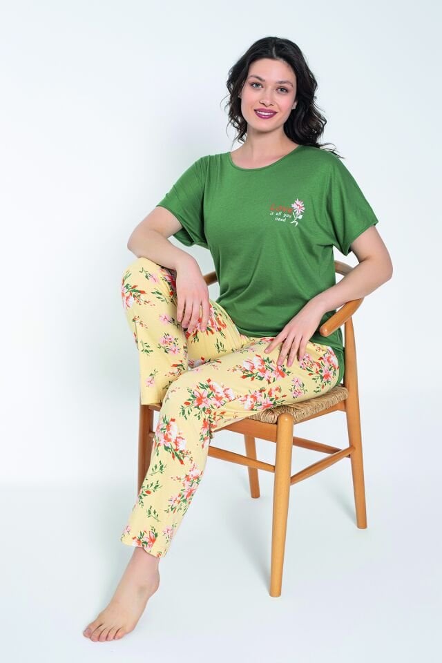 Yeşil Çiçek Desenli Kısa Kollu %100 Pamuk Pijama Takımı – Rahat ve Konforlu Ev Giyimi