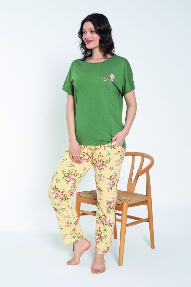 Yeşil Çiçek Desenli Kısa Kollu %100 Pamuk Pijama Takımı – Rahat ve Konforlu Ev Giyimi