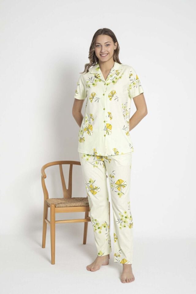Sarı Çiçek Desenli Kısa Kollu Düğmeli %100 Pamuk Pijama Takımı – Rahat ve Konforlu Ev Giyimi