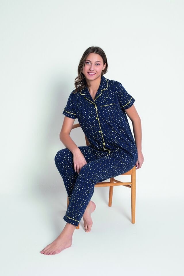 Lacivert/Sarı Yıldız Desenli Biyeli Kısa Kollu %100 Pamuk Pijama Takımı – Rahat ve Konforlu Ev Giyimi