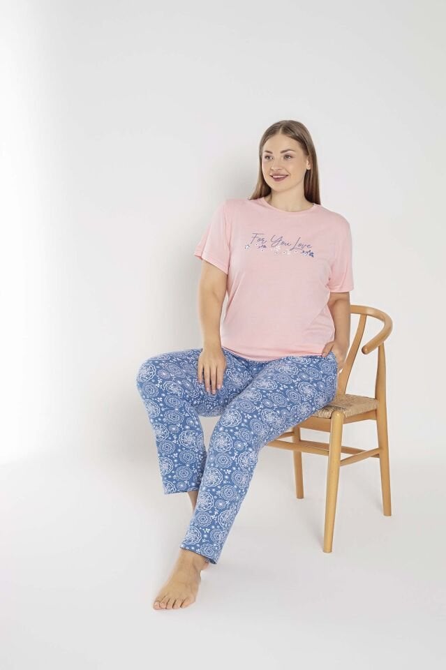Pembe/Mavi Desenli Kısa Kollu Büyük Beden %100 Pamuk Pijama Takımı – Rahat ve Konforlu Ev Giyimi